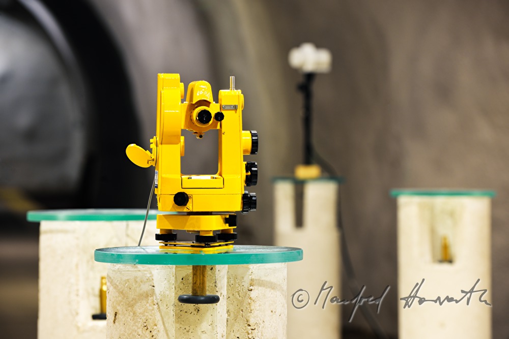 theodolite combined with a magnetic field sensor