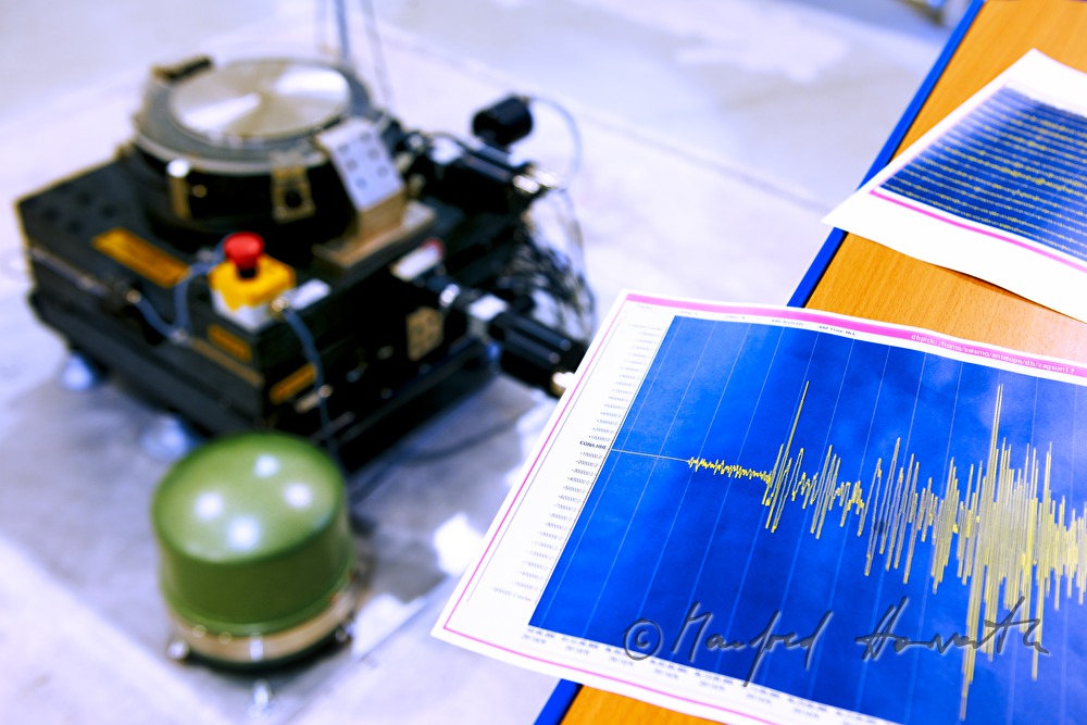 seismometer with seismogram of the Fukushima earthquake