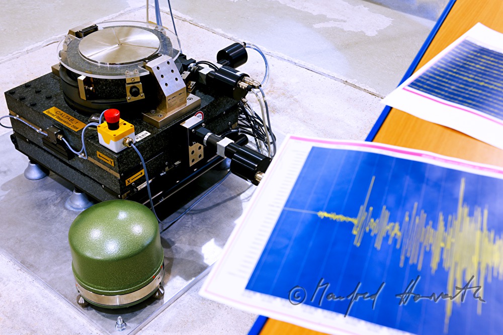 seismometer with seismogram of the Fukushima earthquake