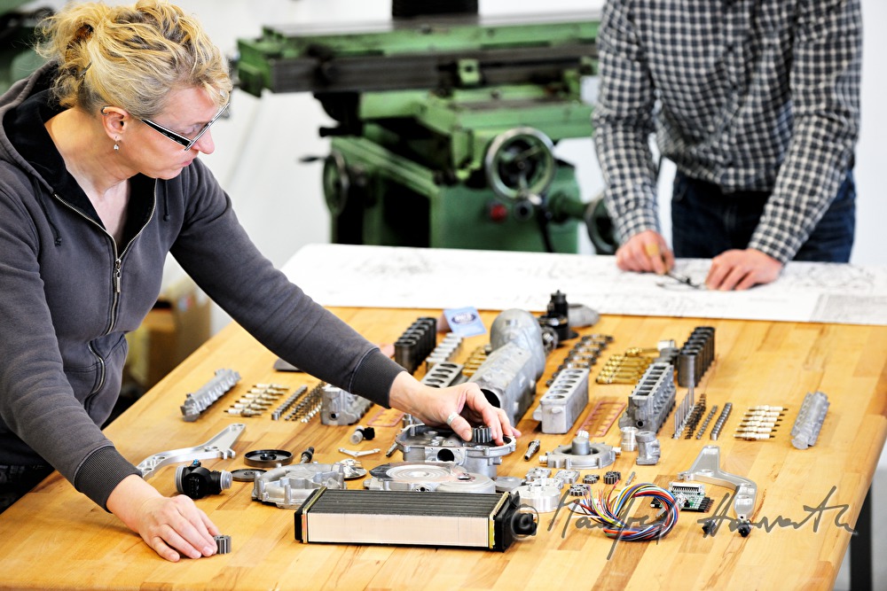 assembling of a supercharged V12 aircraft engine