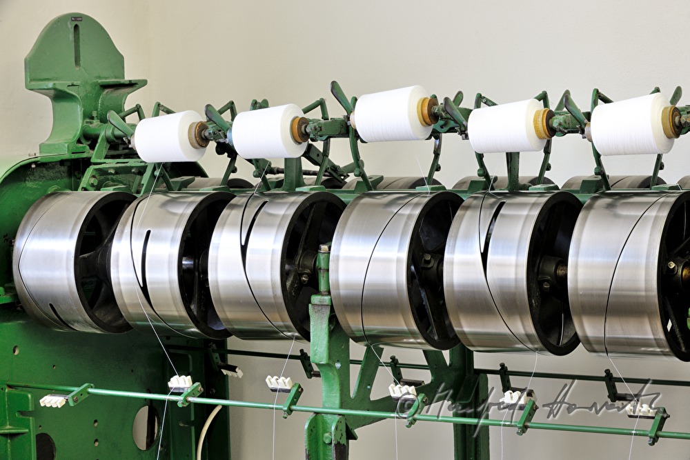 yarn button factory Slesinger:coiling yarn