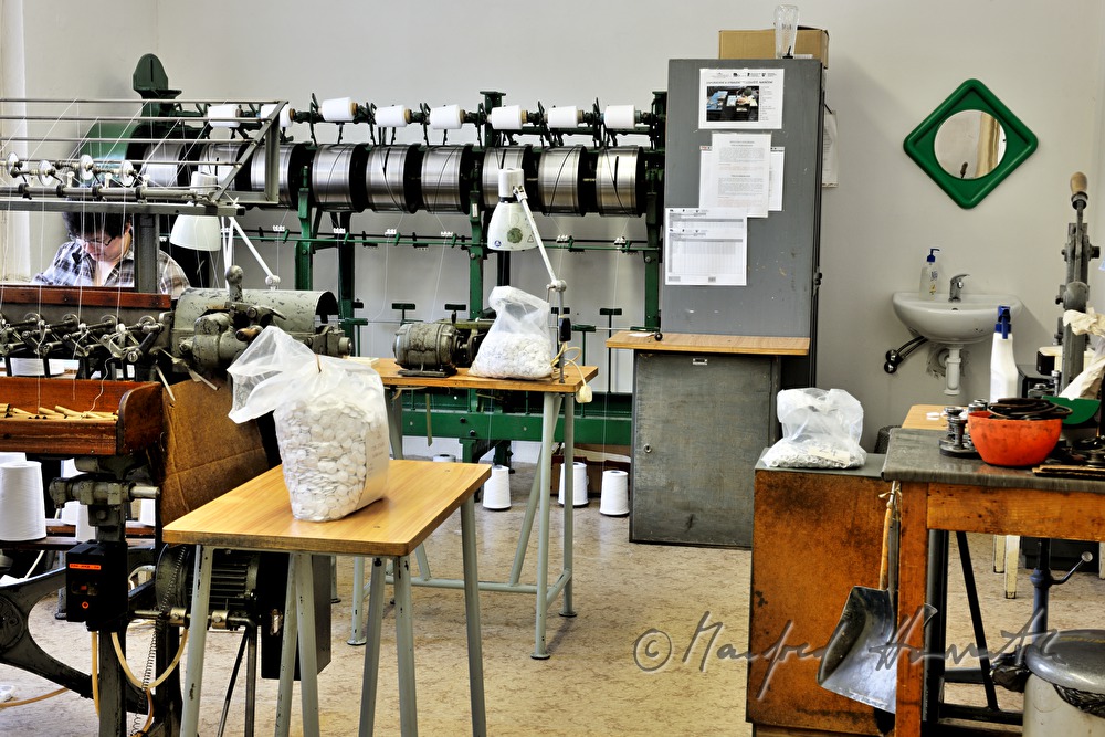 yarn button factory Slesinger: coiling yarn