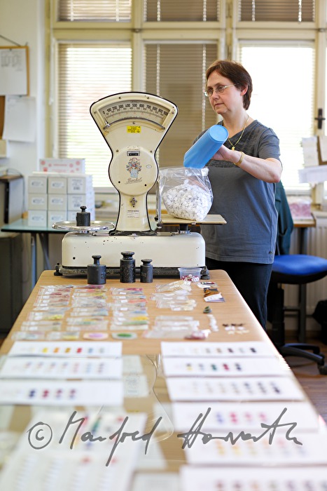 yarn button factory Slesinger: scaling buttons