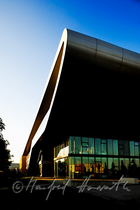 modern fassade of the University of Applied Sciences