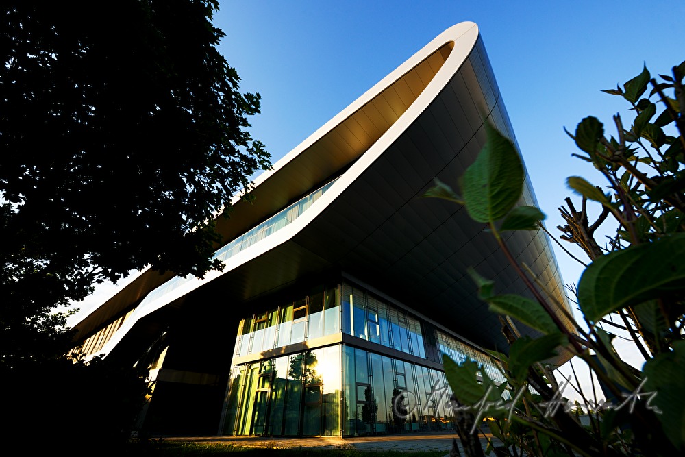 modern fassade of the University of Applied Sciences