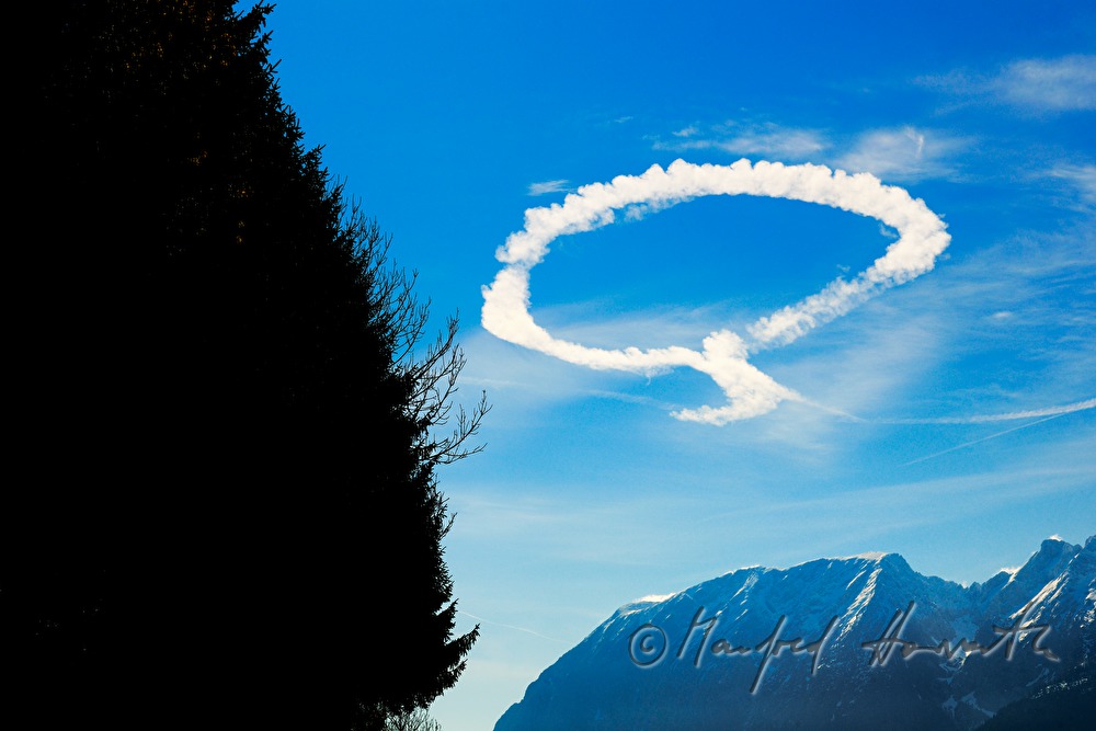 cloud in the form of a ringlet