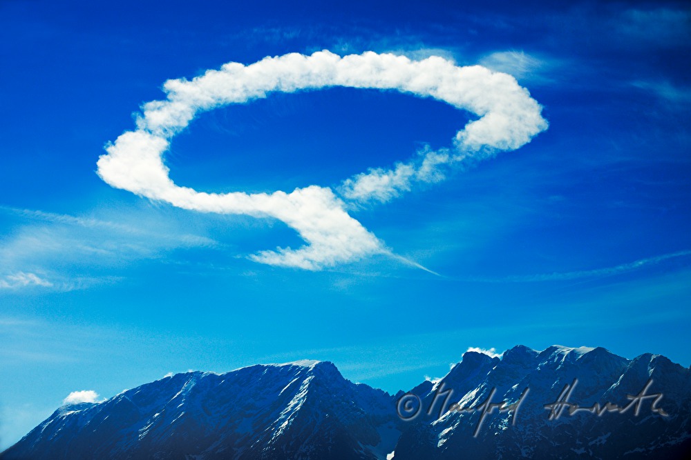 cloud in the form of a ringlet