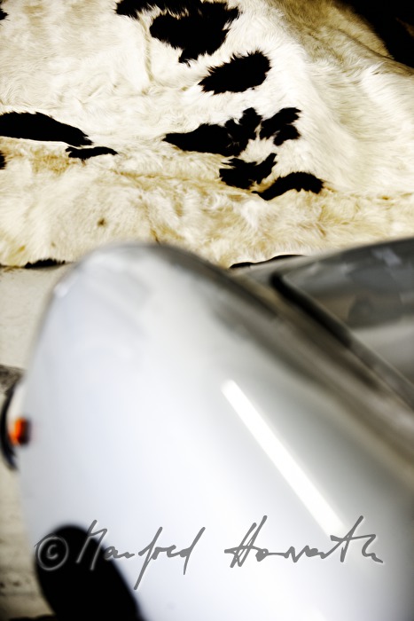 cowskin and engine cover lid of a Porsche 911