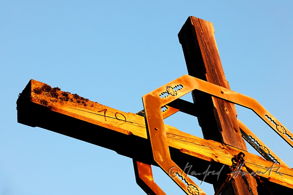 detail of the summit cross