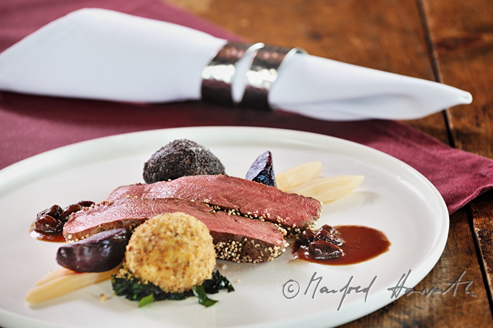 venison steak with asparagus and dumplings