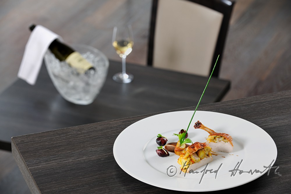 guineafowl stuffed with chestnut and marinated red wine shallots