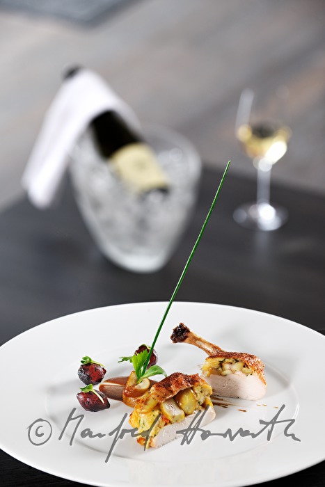 guineafowl stuffed with chestnut and marinated red wine shallots