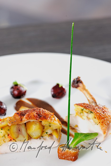 guineafowl stuffed with chestnut and marinated red wine shallots