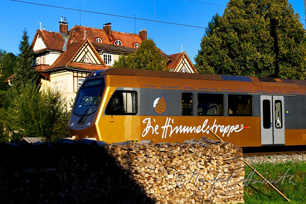 the Mariazellerbahn passes a historic hotel
