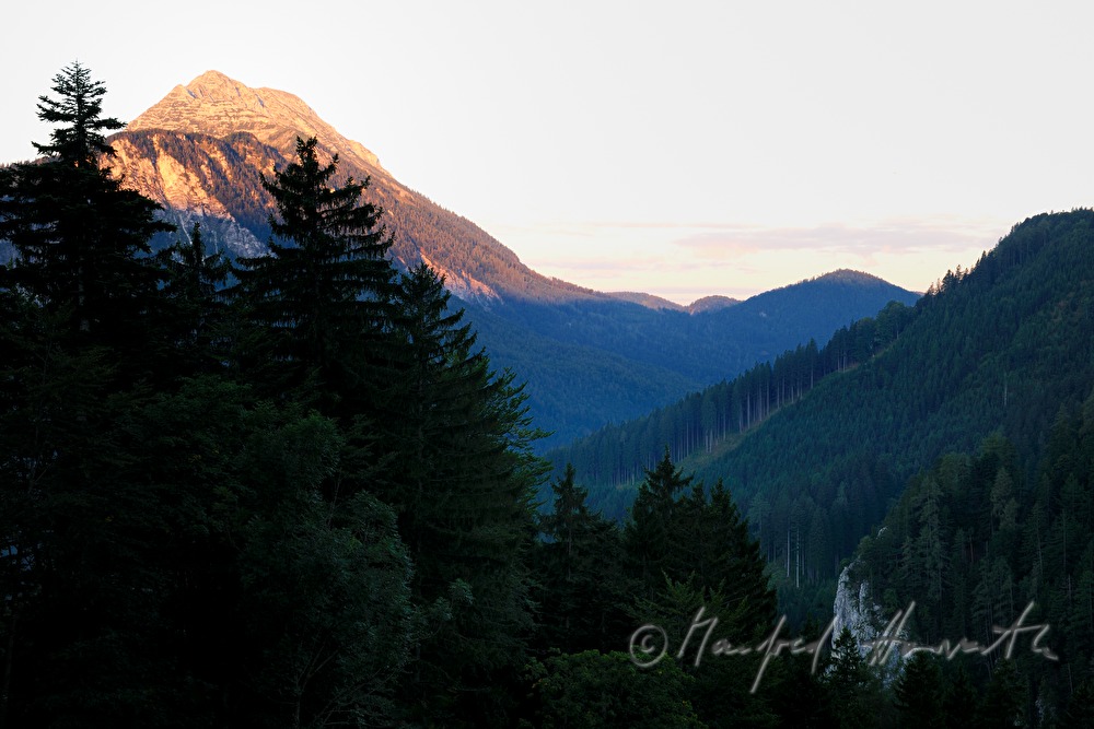 view from the Alpenhotel Gösing to the Ötscher