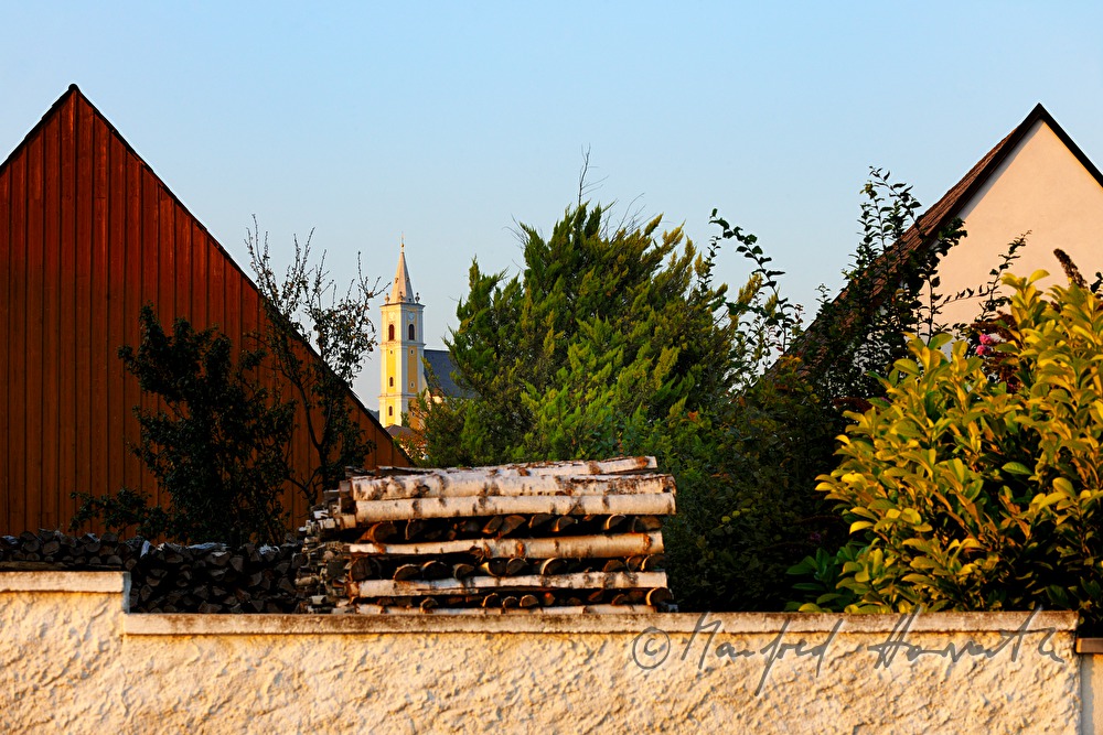 church of Kleinhoeflein and barns
