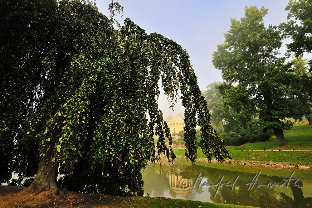 Leopoldinentempel in the landscape garden