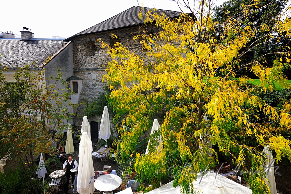 courtyard dining at Ruckendorfers near the old city wall