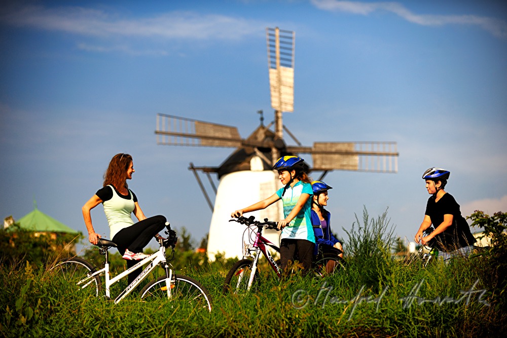 bicyclist nar the windmill