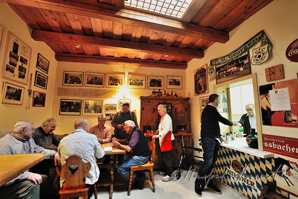 card players in the pub 