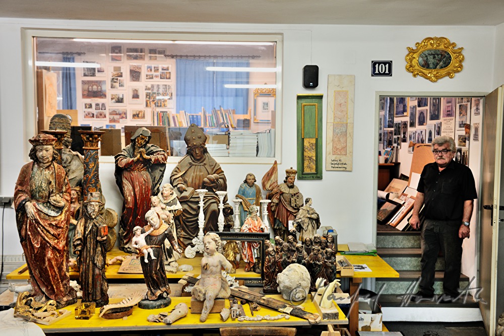 gilder Johann Waldbauer in his workshop