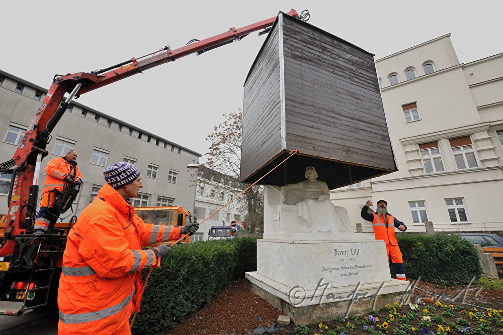 mantling the monument of Franz Liszt for winter
