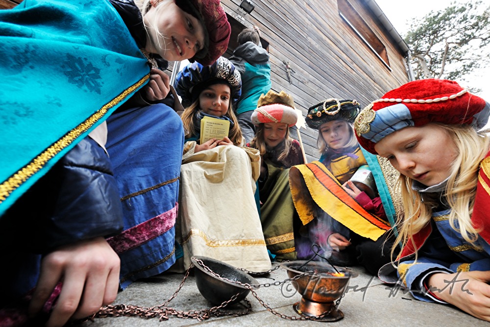 Three Wise Men preparing incense near a house