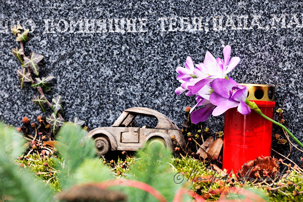 childrens grave on the Russian Cemetery