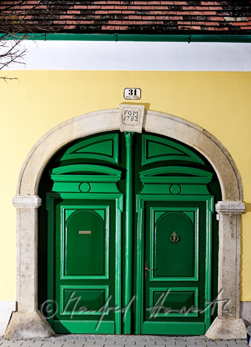entrance of a baroque town house from 1783