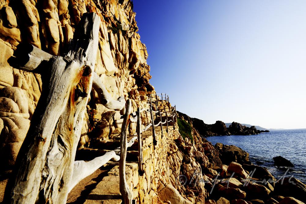 cottage in the steep granite cliffs
