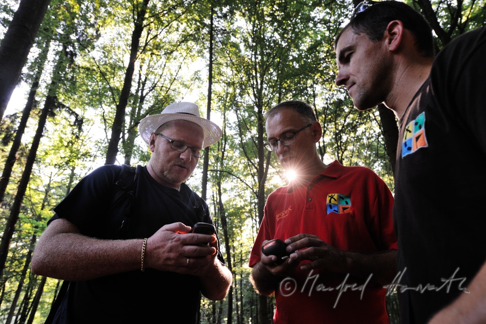 group of participants following a GPS-signal