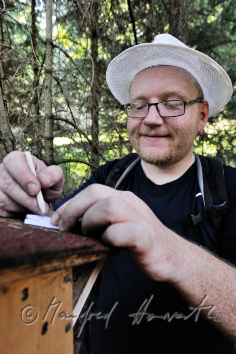 geocacher at the place of finding the geocache
