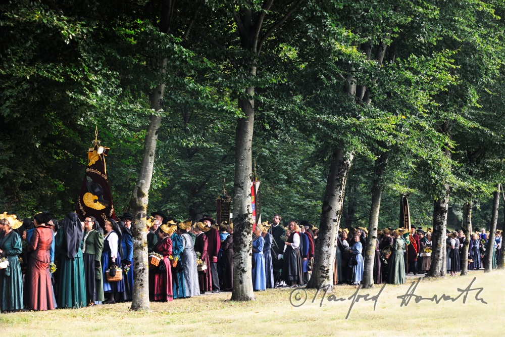 procession to the church in traditional clothes