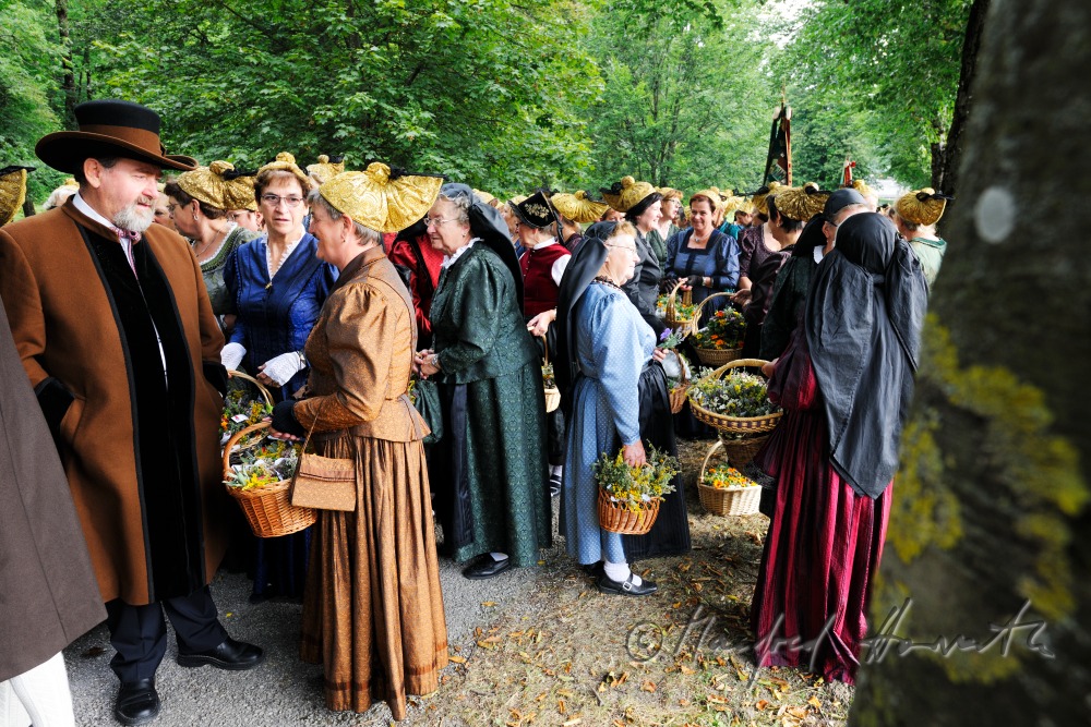 procession to the church in traditional clothes