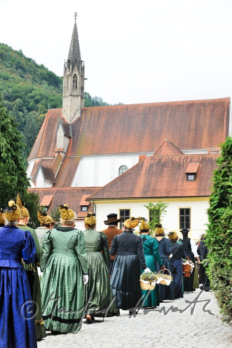 procession to the church in traditional clothes
