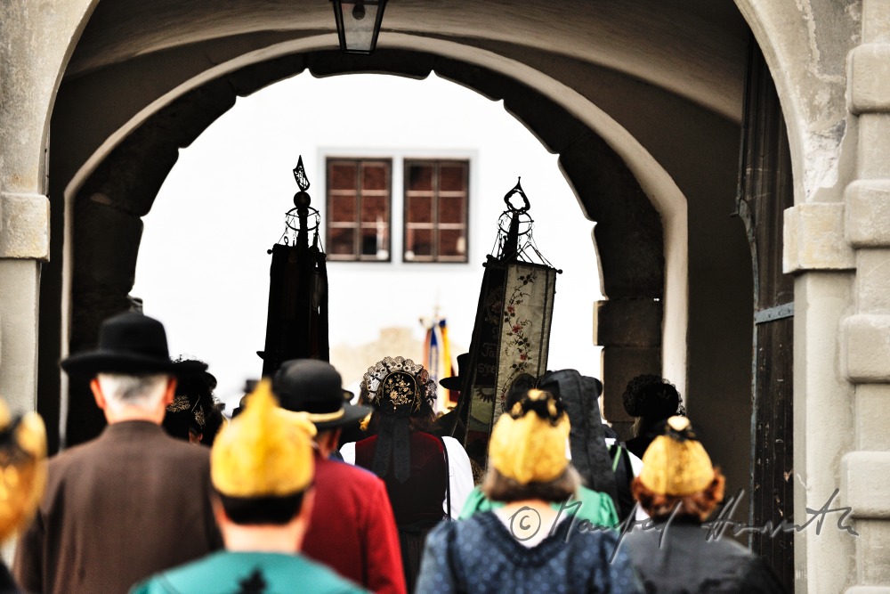 procession to the church in traditional clothes