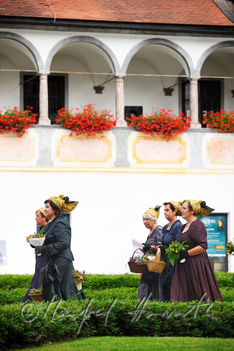 procession to the church in traditional clothes