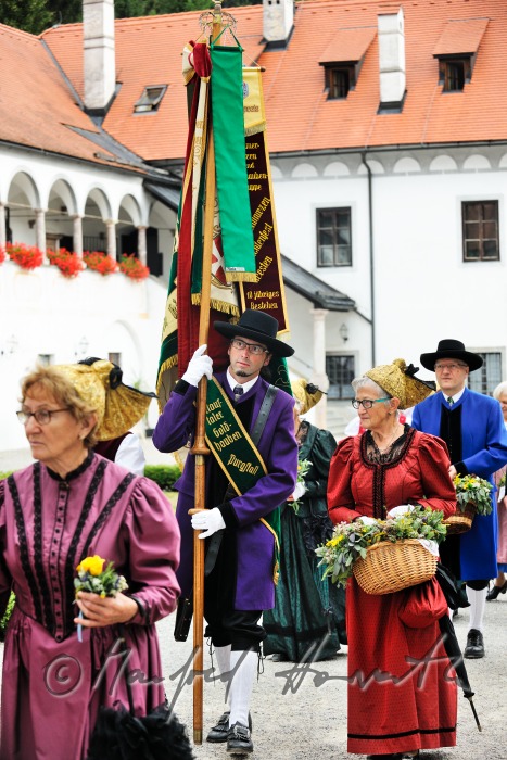 procession to the church in traditional clothes