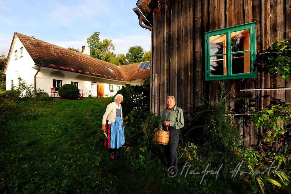 Fuchs family at work in the garden