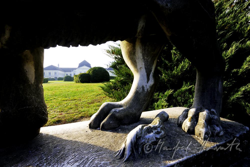 garden-sculpture of a lion