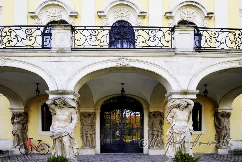 atlasses on the entrance to the castle