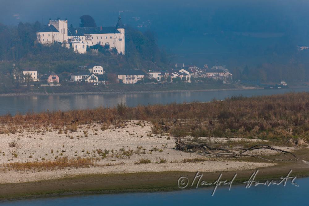 Castle Ottensheim on the rivershore of the Danube