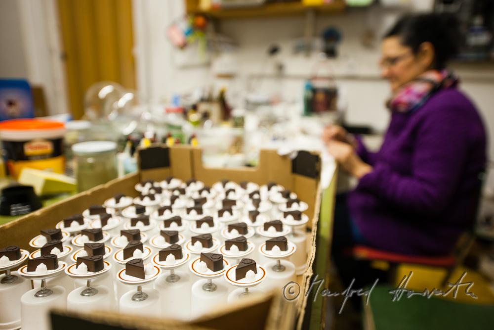 production of snow globes