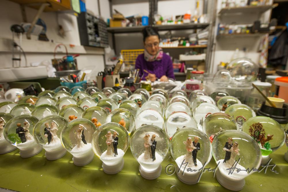 production of snow globes