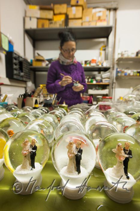 production of snow globes