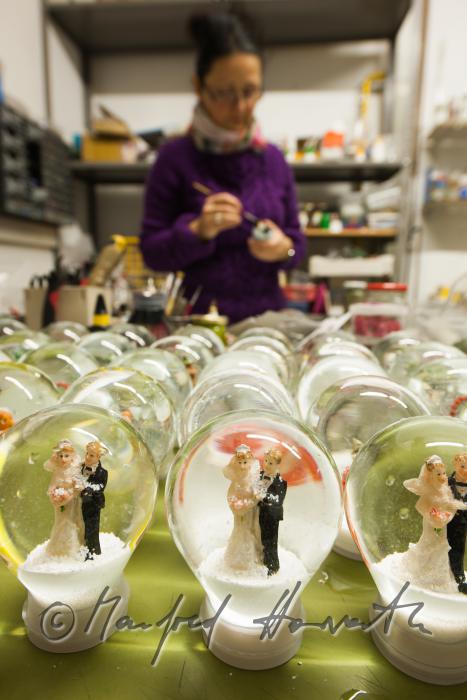 production of snow globes