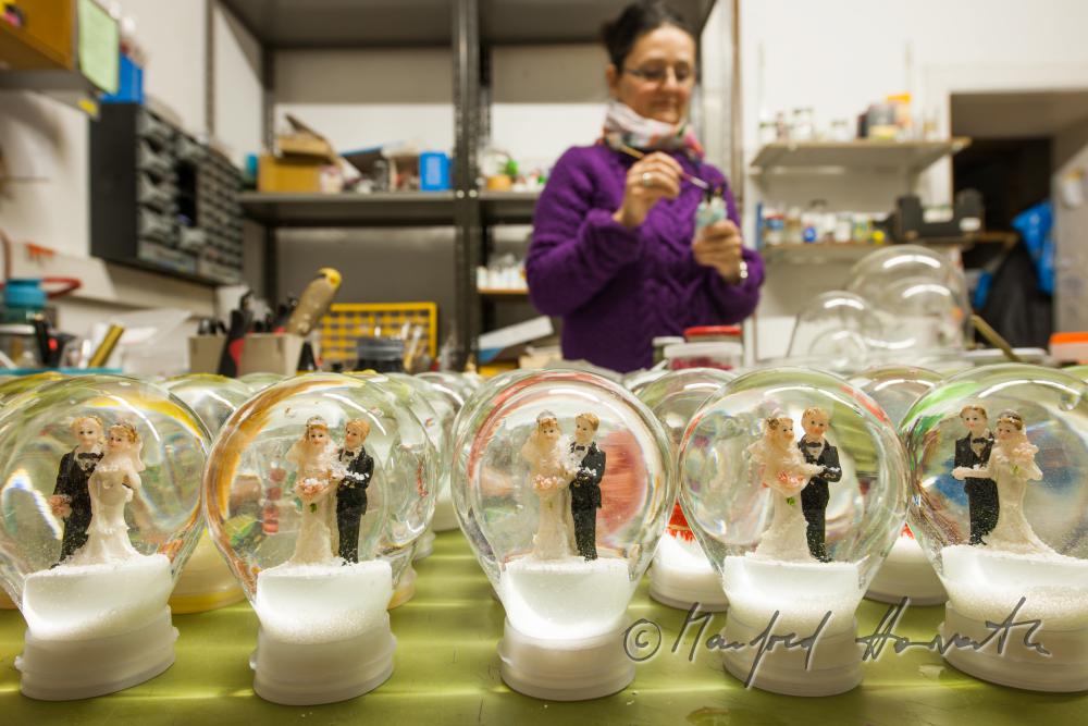 production of snow globes