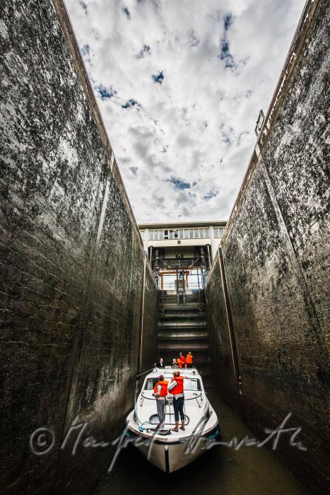 house boat entering an eleven meter high flood gate