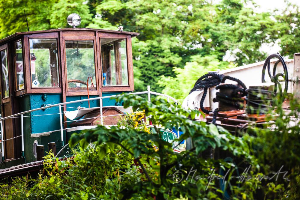 house boats anchoring at the 