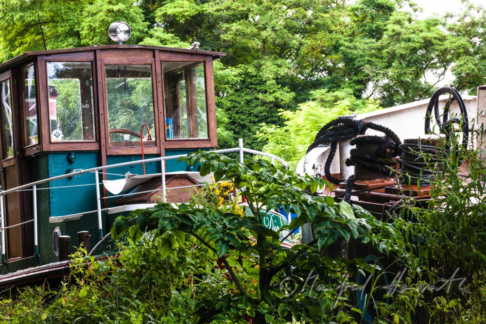 house boats anchoring at the 